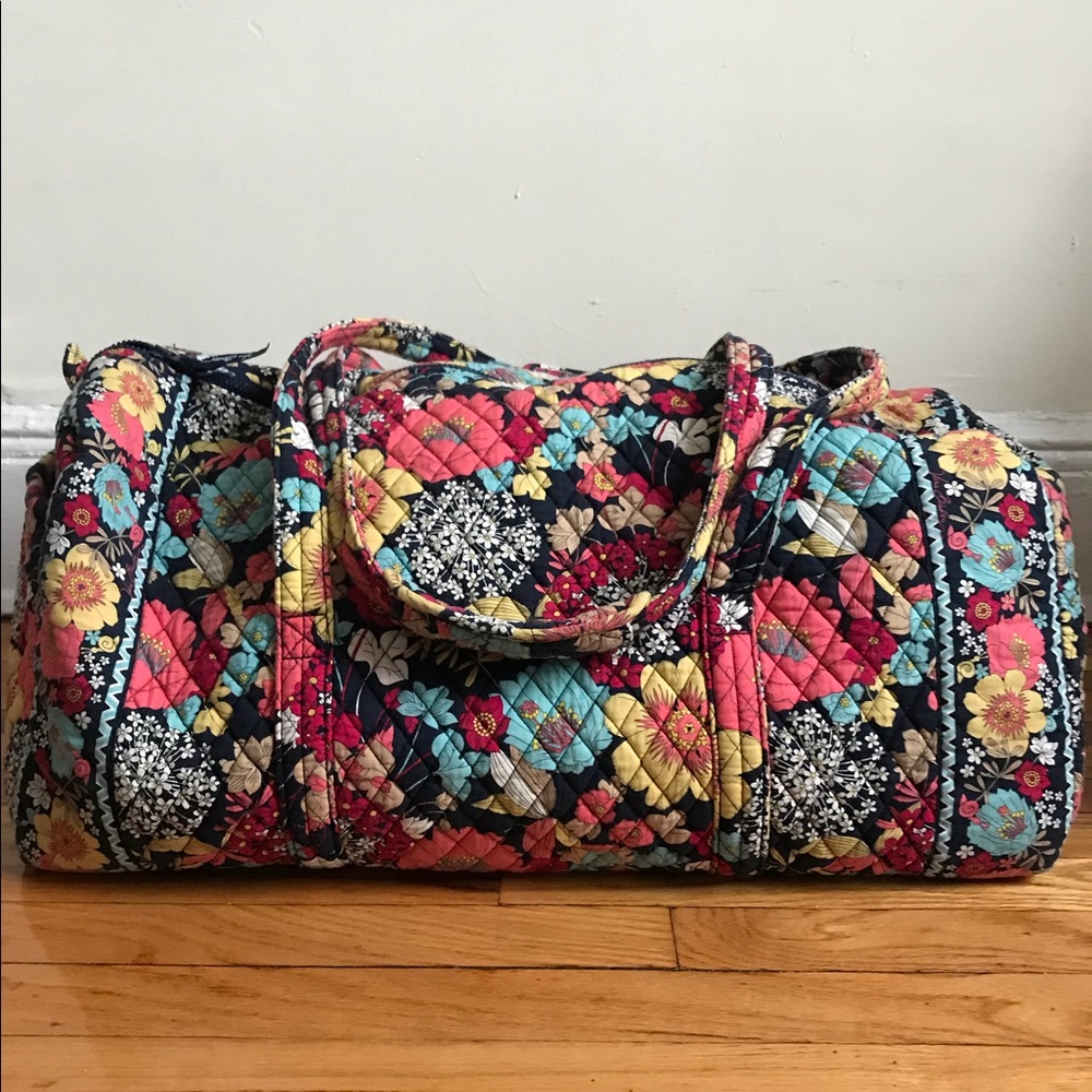 Iconic Large Travel Duffle in Happy Snails